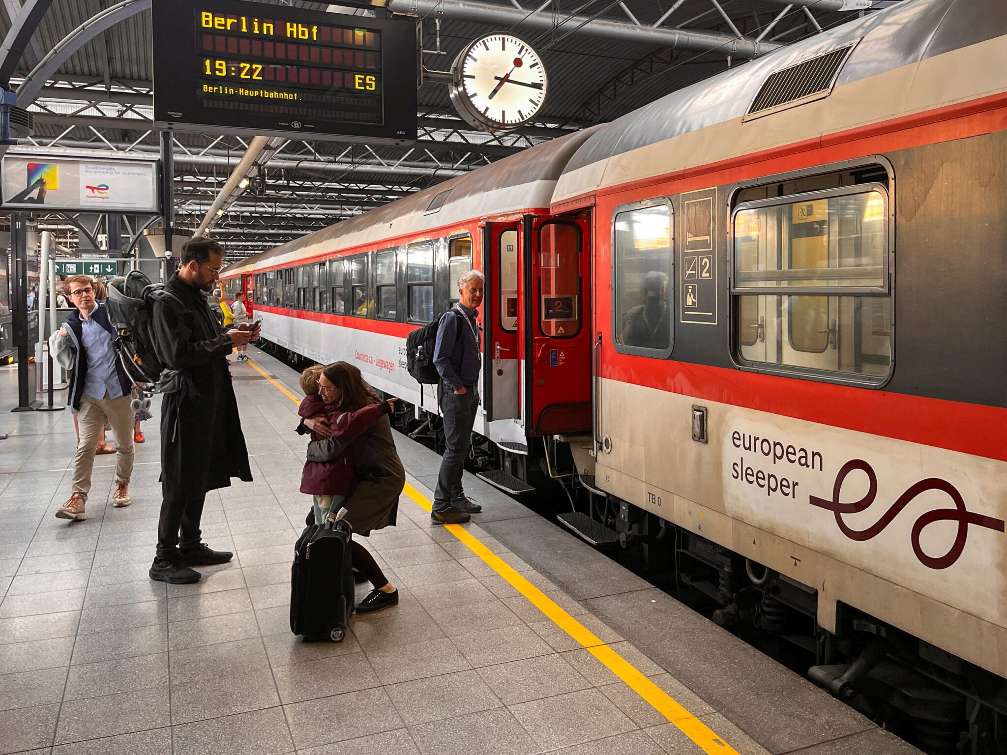 First night train connecting Brussels and Berlin starts operations. 